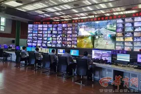 终南山隧道三段驻守快速处置 保障国庆长假顺畅通行图片