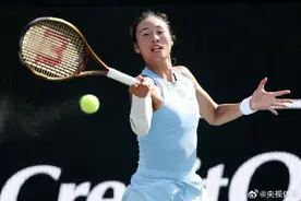 郑钦文因伤退出斯图加特赛图片