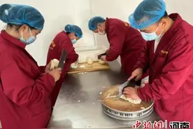 河南登封：“福”书记送“福”记图片