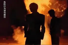 突然火了，不少人跟风炫耀！别学，“轻则行政拘留，重则构成犯罪”图片