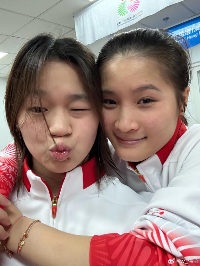 王伟莹谈首搭全红婵:压力大到不敢洗头发,一洗头感觉掉20根头发