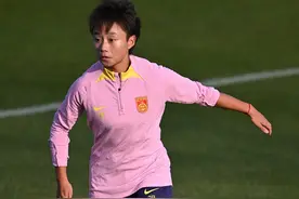 告别英超，张琳艳回归武汉车谷江大女足图片