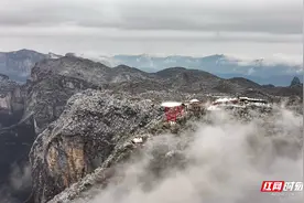 张家界：七星山下雪了 银装素裹好浪漫图片