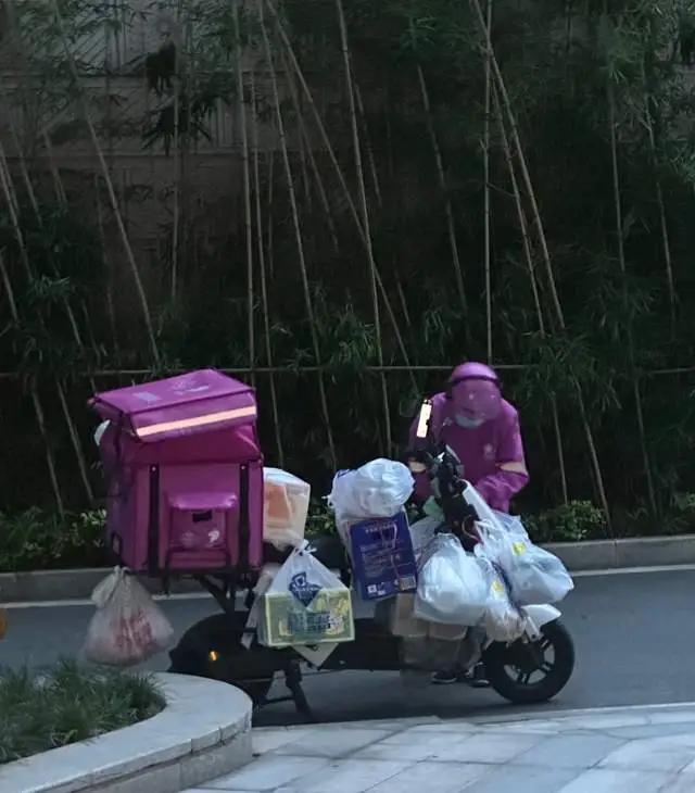 山姆回应配送员电动车挂满货物