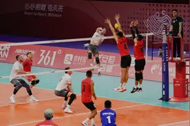 亚运会男排首战开赛！81岁奶奶赶来看人生第一场线下赛事图片