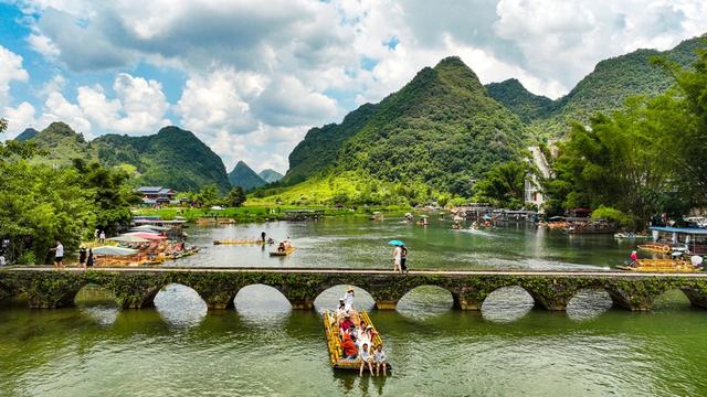 广西靖西：山水美景引客来