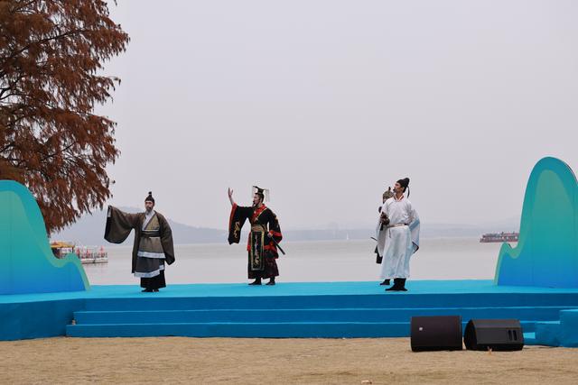 把舞台搬进东湖山水，东湖风景区举办“大思政课”主题展演，让东湖历史“活”起来