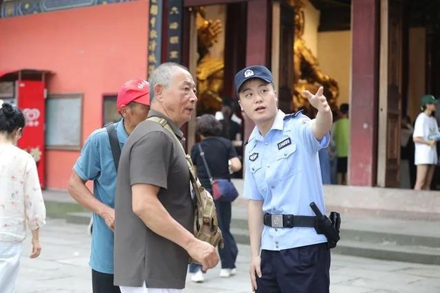 乐警相随“文旅警务”，护航文旅发展，伴您乐游乐山！