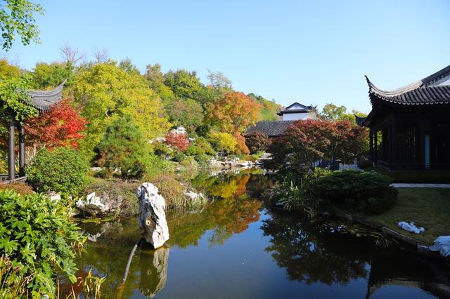 深秋时节 山东青岛阿朵小镇美如画