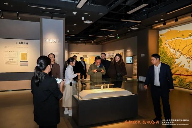 “桥连世界 水韵东方”2025中国黄酒国际文旅交流推介会举行