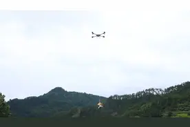 丹寨县：无人机“硬核”调运物资 加速灾后恢复“进度条”图片