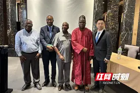 这位湖南医生成为首位参与塞拉利昂传统医学法编订的中国医生图片