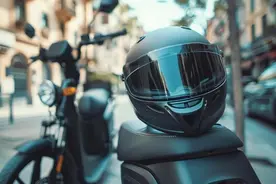 新民快评丨“乱骑行或担全责”值得一再强调图片