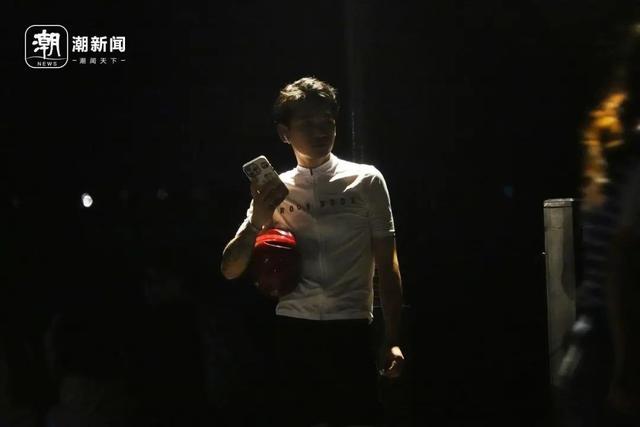 凌晨四点，西湖边挤满了！有人连夜从上海赶来！“这辈子总得看一回”