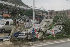 【现场】广州遭遇强龙卷已致5死33伤，企业主：损失20多万图片
