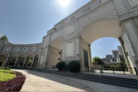 居民在小区电梯内被狗咬伤，警方提醒：限养区内禁养禁养犬品种图片