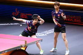世乒赛：王曼昱/蒯曼晋级女双16强图片