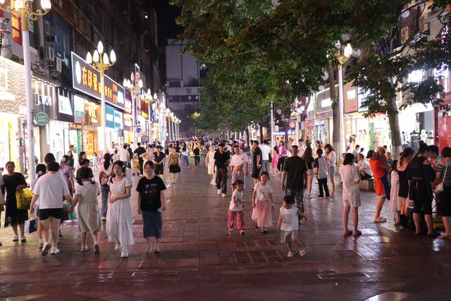 毕节七星关:避暑季带火“夜经济”