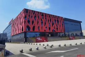 探寻成都新质生产力｜当传统家具厂变得智能：生产过程靠算力，板材也有“身份证”图片