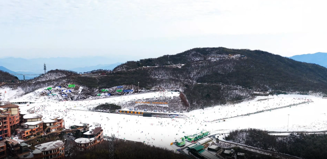 “南国雪乡”出圈！浙江冰雪经济点燃长三角冬日激情