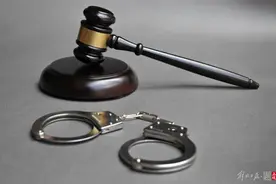 两名外籍船员被判刑，驾船不慎在台湾海峡撞沉福建籍渔船致12名中国船员失踪图片