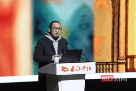 “版画珍珠”闪耀长江讲坛，朱健翔展示中外藏书票之美图片