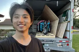 “第一天进账1万美金”！贵州小伙骆豪：我是这样在美国卖“三蹦子”的图片