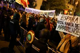 “不要出卖西班牙！”西班牙17万人游行，反对特赦加泰罗尼亚分离主义者图片