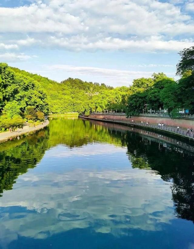 跟着赛事游遵义│4500人集结遵义!贵州红越野总决赛开跑,红色基因+铁人精神燃动暖冬