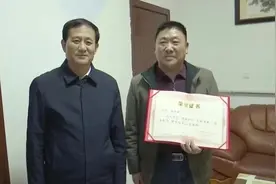 徒手接住坠楼男孩的沧州人崔连海，获荣誉称号！图片