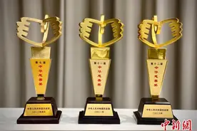 韩红基金会再获中华慈善奖：将继续为爱奔赴图片