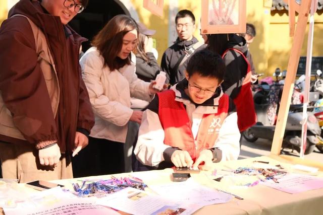 好景成双，来定慧寺巷邂逅小确“杏”