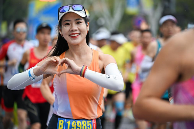 从“赛道”到“街道”：马拉松如何跑进市民心里？