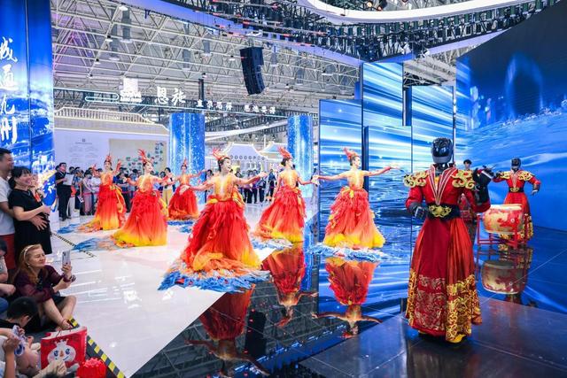 中国文旅博览会人潮汹涌，各大展区排起长队