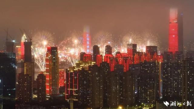 此刻，武汉人的朋友圈爆了 ！