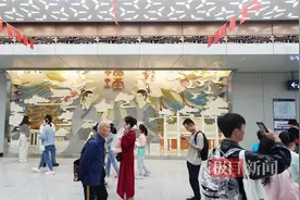 乘客发帖提问：为何多坐了一站地铁，票价反而少了1元钱？答案可能出乎你的意料图片