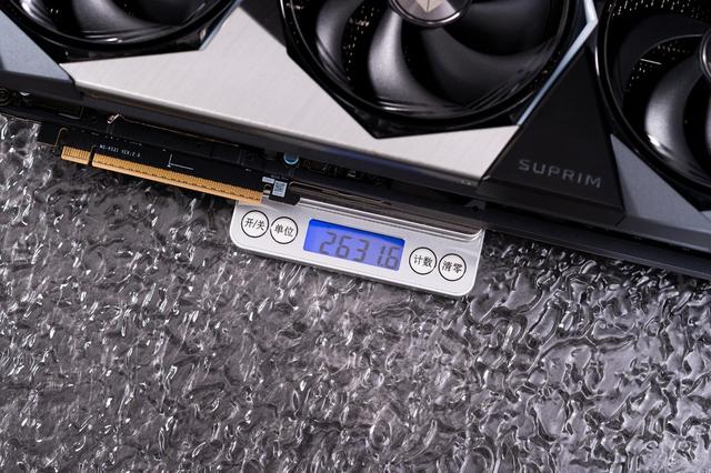 微星GeForce RTX 5080超龙SOC显卡评测：实力出众的“西装暴徒”