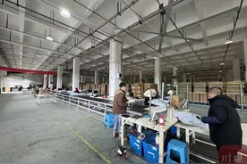 快递小哥“搬家”进工厂 两业融合如何跑出“加速度”丨守初心 强“四力” 助发展图片