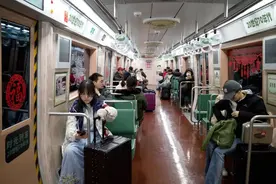 春节假期北京地铁“时光列车”每天上线，多个景区周边车站热度高图片