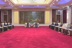 【视频新闻】胡家福会见韩国忠清南道政务副知事全亨植视频封面