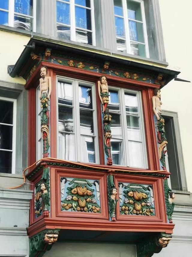 晚潮｜圣加仑的书卷与凸窗