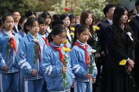 清明时节 什刹海街道军民共同祭奠袁满囤烈士图片