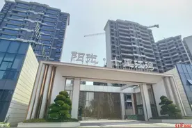 卖房宣称“一梯一户”，交房却成“两梯两户”？业主质疑虚假宣传，相关部门已立案图片