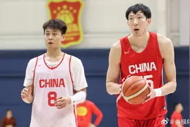 亚预赛中国男篮12人名单公布 周琦、赵睿领衔图片