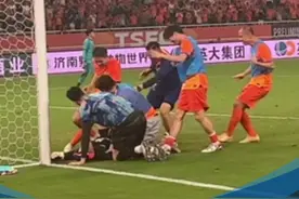 亚冠联赛附加赛王大雷点球大战后倒地不起图片