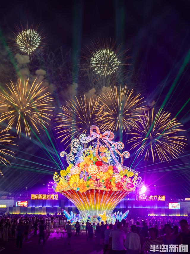 金沙滩啤酒城：大型焰火表演点亮醉美夏夜