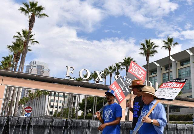 署名权争议背后，中国影视编剧在遭遇什么？