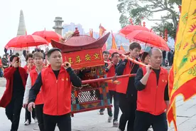 游神英歌舞相继火出圈，年味儿就该这样传承 | 新京报专栏图片