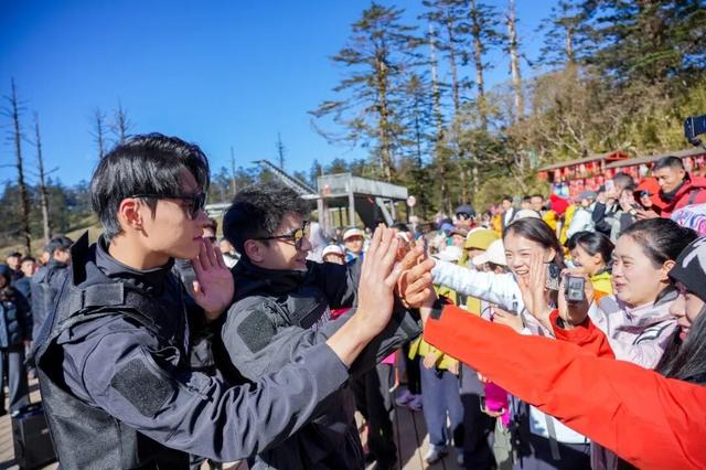 真的太会了！瓦屋山元旦放大招！【幻雪奇缘】NPC巡游高能来袭！