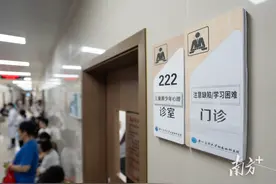 暑期的学习困难门诊，挤满忧心忡忡的家长图片